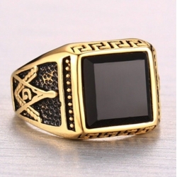 Позолоченный масонский перстень с камнем