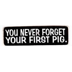 Виниловый стикер на шлем/мотоцикл "Ты никогда не забудешь свою первую свинью"